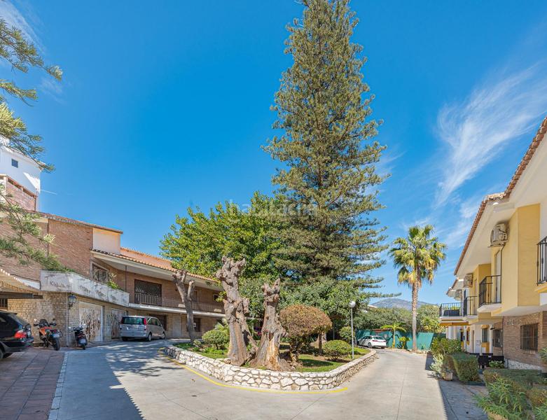 Foto 0dc6ddd0-b2cb-470c-9fc4-9e02c7367d78. Casa adossada a avenida acapulco 8 a Los Boliches Fuengirola