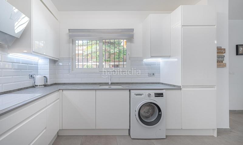 Foto 33d617f0-0644-4cd7-8d5f-ab4ad4f3407f. Casa adossada a avenida acapulco 8 a Los Boliches Fuengirola