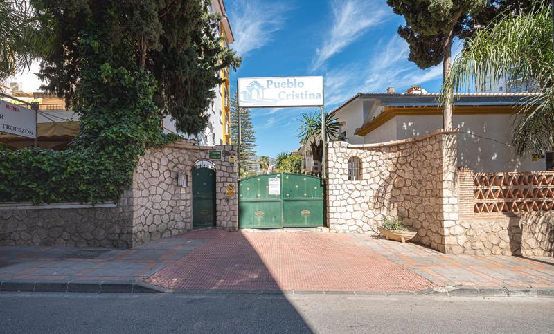 Foto 5543138a-3e7b-459e-a570-d4a756a8736b. Casa adossada a avenida acapulco 8 a Los Boliches Fuengirola