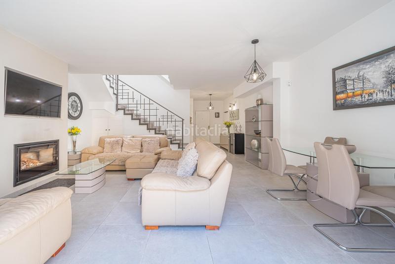 Foto 844e85da-1df3-4fbc-a637-df38d23aa21d. Casa adossada a avenida acapulco 8 a Los Boliches Fuengirola