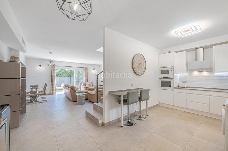 Foto a7377845-faf6-466f-a27c-b2ec9869f96d. Casa adossada a avenida acapulco 8 a Los Boliches Fuengirola