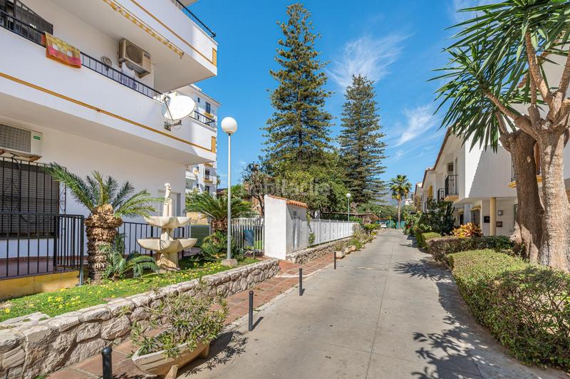 Foto cc50dcc6-f3aa-4c70-a59d-0cfd5d4851d9. Casa adossada a avenida acapulco 8 a Los Boliches Fuengirola