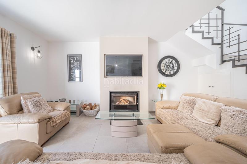 Foto fd6c5290-ef50-4f7c-a3c1-4904e8fb219c. Casa adossada a avenida acapulco 8 a Los Boliches Fuengirola