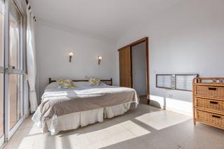 Flat in Calle hermanos pinzon 4. Magnífico piso en planta 9 con vistas al mar y al pueblo