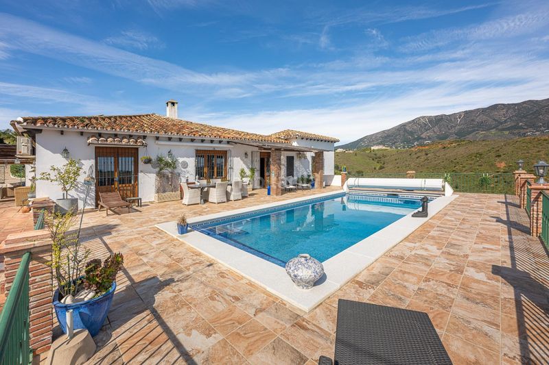 Foto 5e2c8be4-9abd-4995-9010-f5cd22cada4a. Chalet dans urbanizacion loma del flamenco dans Mijas golf Mijas