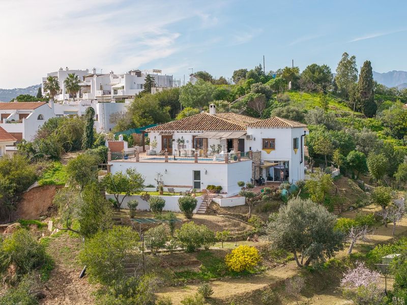 Foto 9548880a-76f4-4a5b-aa7c-b29b25ea39f0. Chalet dans urbanizacion loma del flamenco dans Mijas golf Mijas