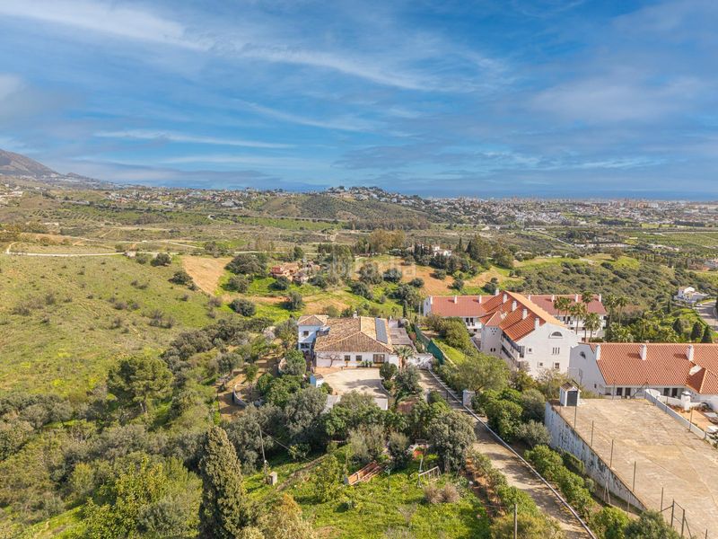 Foto a3beb2a8-3d74-409f-92ea-28d64c345163. Chalet dans urbanizacion loma del flamenco dans Mijas golf Mijas