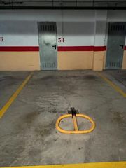 Aparcament cotxe a Calle de las yucas 6. Venta de garaje en torreblanca, fuengirola