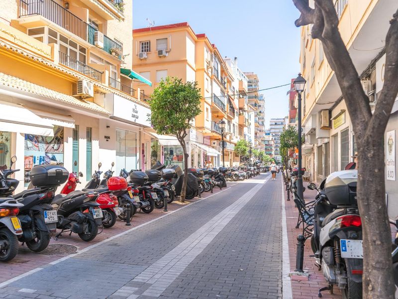 Foto 0e6e4cd2-c3f9-4d26-bbf8-97a3ddf45b21. Apartamento en calle de la estación 6 amplio apartamento semireformado en el corazón por 390,000 en Fuengirola