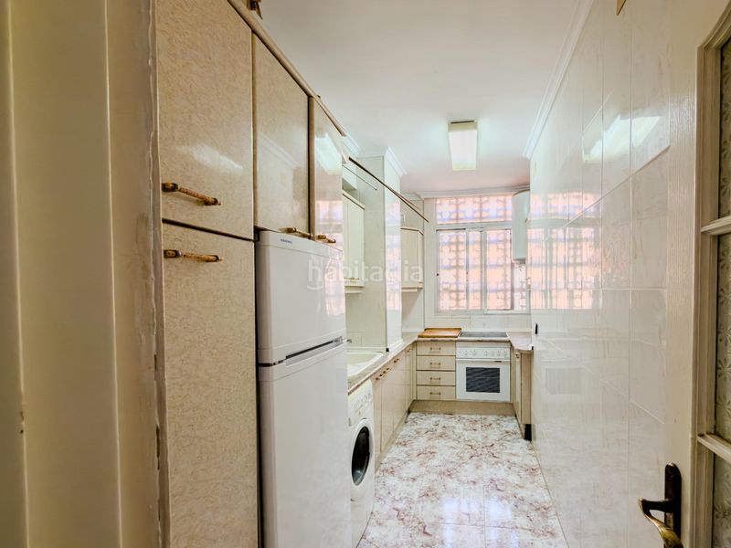 Foto 2219511d-775e-453b-939c-2491342fb694. Apartamento en calle de la estación 6 amplio apartamento semireformado en el corazón por 390,000 en Fuengirola