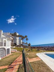 Duplex in Calahonda. Dúplex en primera línea de playa con vistas al mar