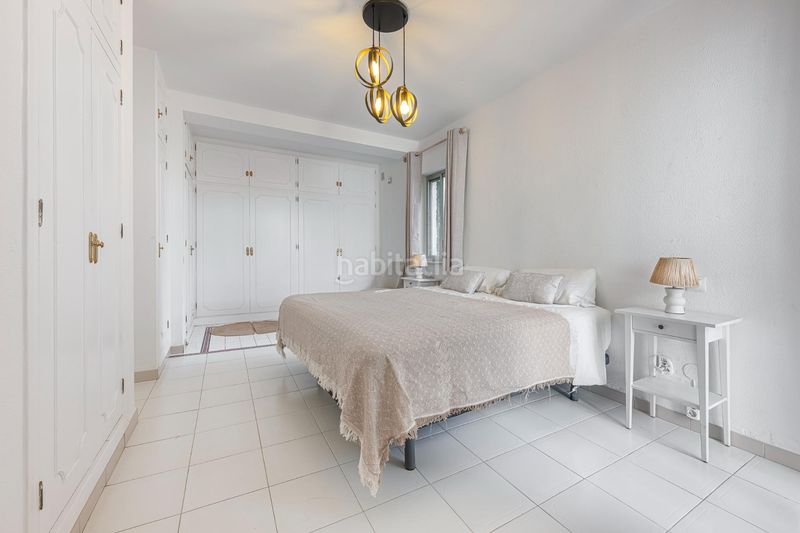 Foto 5a43ad58-330b-4a77-ae2f-55766f77a64b. Chalet villa con gran parcela y potencial de desarrollo en Fuengirola