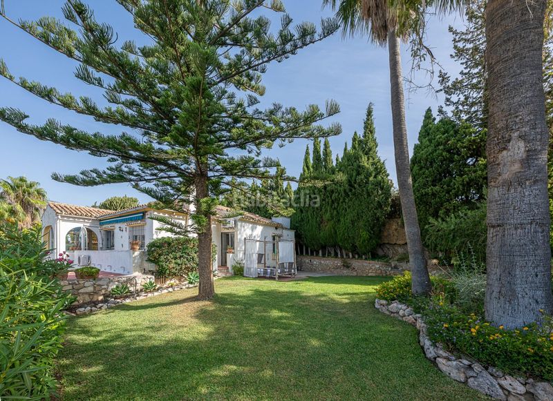 Foto 6ad8064a-40c0-4112-887b-892066c7ef09. Chalet villa con gran parcela y potencial de desarrollo en Fuengirola
