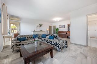Chalet  Calle verderón 25. Villa con gran parcela y potencial de desarrollo