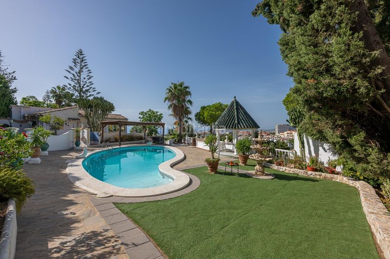 Foto bd3eba9f-638b-4fa6-8f24-d6429a3315b9. Chalet villa con gran parcela y potencial de desarrollo en Fuengirola