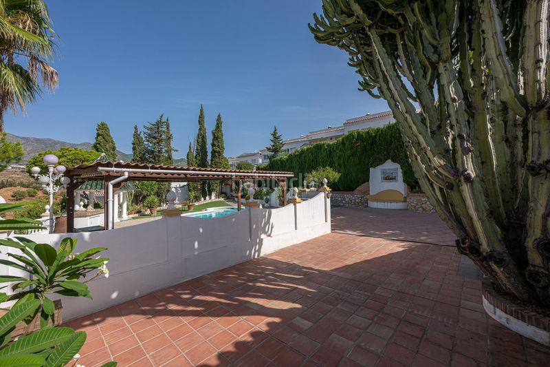 Foto c9717961-26da-4f5b-83cc-6c449da83c00. Chalet villa con gran parcela y potencial de desarrollo en Fuengirola