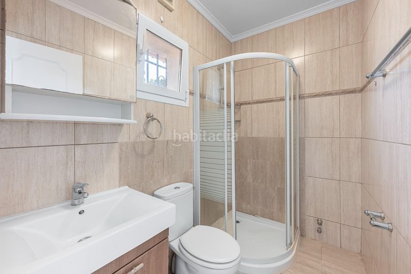 Foto c9c27807-173f-4bf8-9a4a-083986c3ea70. Chalet villa con gran parcela y potencial de desarrollo en Fuengirola