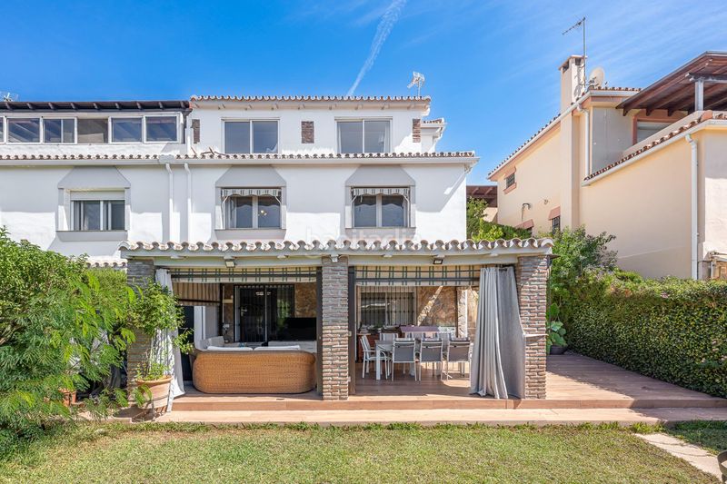 Foto 5acb29ec-6ee3-400c-9387-3d56b911f2ee. Casa aparellada amb calefacció aparcament piscina a Mijas