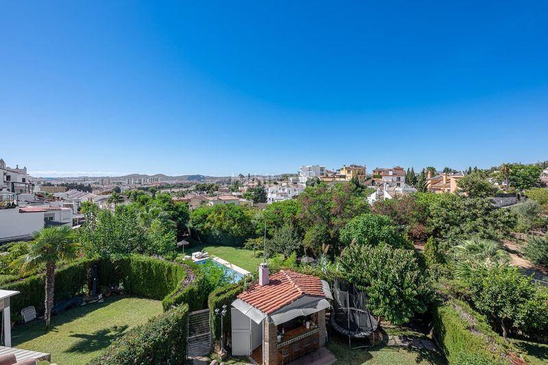Foto dcbf3e75-3065-40a2-8708-206a37284985. Casa aparellada amb calefacció aparcament piscina a Mijas