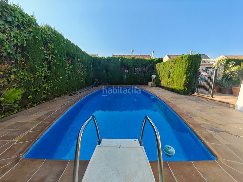 Foto c9399c5d-ac53-4ad9-849d-4d7c0b2cd533. Xalet amb xemeneia calefacció aparcament piscina a Alhaurín de la Torre