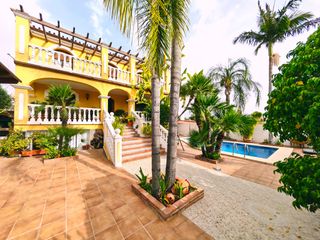Chalet à Jardines de Alhaurín-Huerta Alta-Fuensanguínea. Exclusivo chalet independiente fuensanguínea