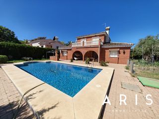 Chalet in Manantiales - Lagar - Cortijo. Casa / chalet independiente en venta, alhaurín de la torre