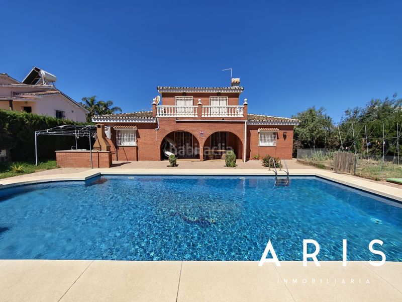 Foto a4334f69-de6f-4ed6-994b-a7d3223b72d4. Xalet amb xemeneia calefacció aparcament piscina a Alhaurín de la Torre