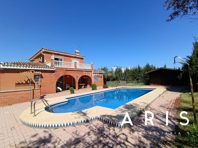 Foto b9048a41-6fff-45d8-bd95-dcbae8d3bea8. Xalet amb xemeneia calefacció aparcament piscina a Alhaurín de la Torre