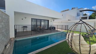 Casa aparellada a Pinos de Alhaurín. Chalet pareado en venta, alhaurín de la torre