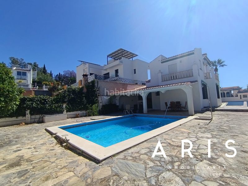 Foto cf2cc884-ddcb-4b59-805f-d704c83c3d03. Xalet amb xemeneia calefacció aparcament piscina a Coín