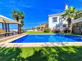 Xalet a Jardines de Alhaurín-Huerta Alta-Fuensanguínea. Chalet independiente a la venta en los tomillares