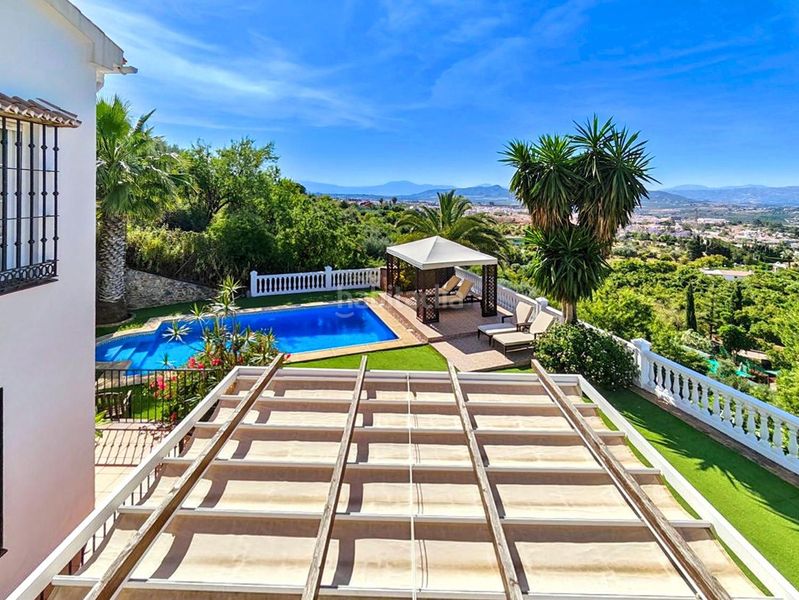 Foto b6268733-0670-47a4-9962-d27195e4eebe. Xalet amb xemeneia aparcament piscina a Jardines de Alhaurín-Huerta Alta-Fuensanguínea Alhaurín de la Torre