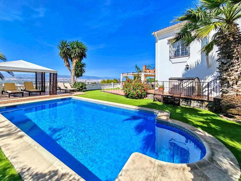 Foto c592a06e-21d3-4ef4-9450-a0c756e05c56. Xalet amb xemeneia aparcament piscina a Jardines de Alhaurín-Huerta Alta-Fuensanguínea Alhaurín de la Torre