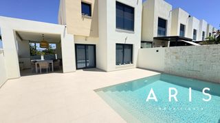 Casa aparellada a Pinos de Alhaurín