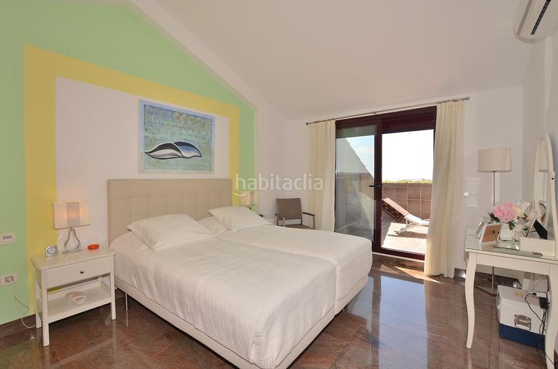 Foto 0b4bf8af-8cf8-4173-886f-1bd55f667cf2. Attico con parcheggio piscina in Las Gaviotas - Carvajal Fuengirola