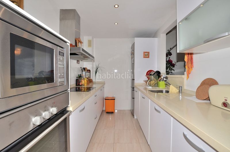 Foto b0c8d298-9c92-49b5-a5db-b45d0f18b557. Piso amplia terraza de 38 m2 - piso de esquina - garaje cerrado para 2 coches en Benalmádena