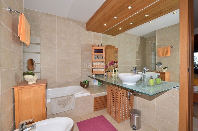 Foto d6723f98-94ff-410c-b14a-1a035d771ab1. Piso amplia terraza de 38 m2 - piso de esquina - garaje cerrado para 2 coches en Benalmádena