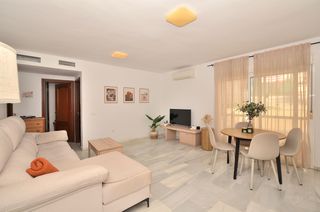 Apartment  Calle del colegial. Ubicado en el centro de torremolinos - plaza de aparcamiento y t