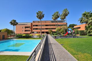 Pis  Camino del pinillo. Gran terraza - plaza de aparcamiento y trastero - junto a todo t