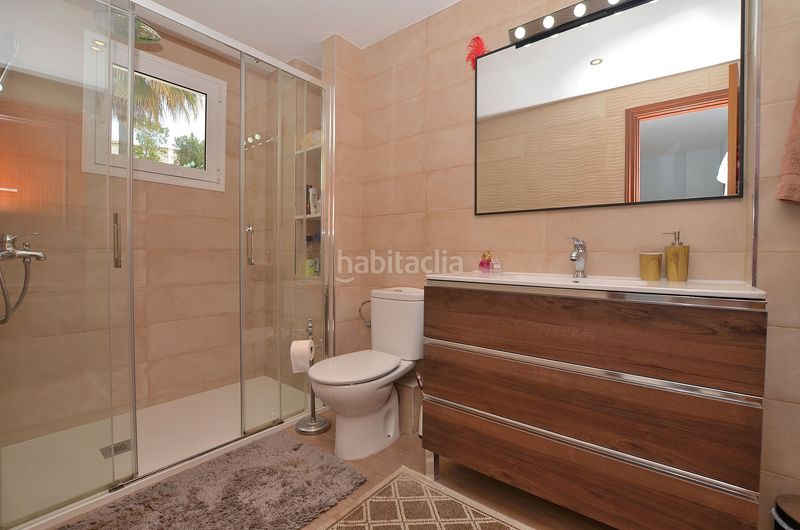 Foto f146b4b4-340a-4f64-b7c1-7d7823430fff. Casa adossada amb aparcament piscina a Arroyo de la Miel Benalmádena