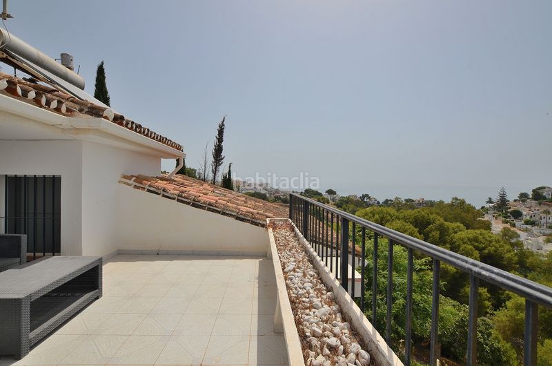 Foto 4ce18b38-9cad-4b27-b655-17825573788c. Casa amb xemeneia piscina a Torremuelle Benalmádena