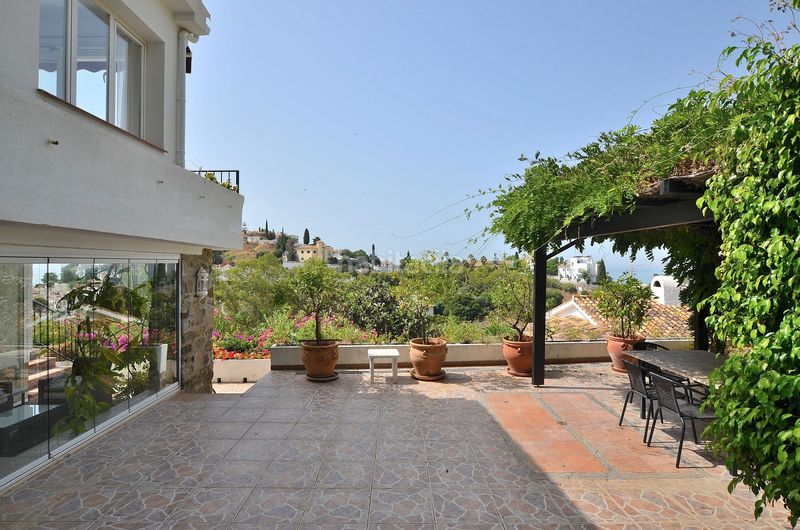Foto 95b795b7-889a-4671-907c-87ecf950d494. Casa amb xemeneia piscina a Torremuelle Benalmádena