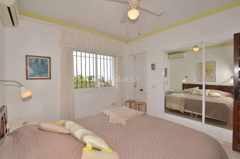 Foto a35426d7-395f-4e96-b8fd-b6e0e27dd7a8. Casa amb xemeneia piscina a Torremuelle Benalmádena