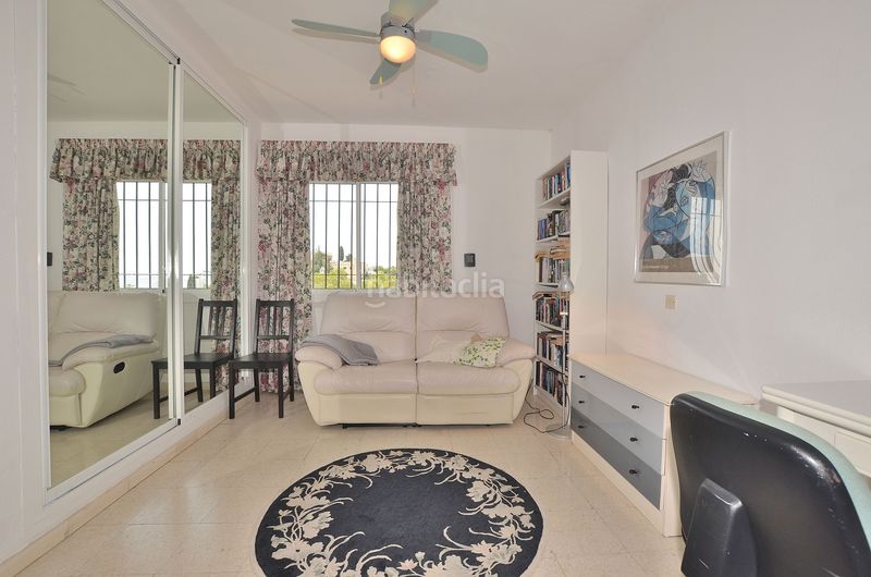 Foto a74dc789-2e3c-47c2-b512-ce0494921fb1. Casa amb xemeneia piscina a Torremuelle Benalmádena