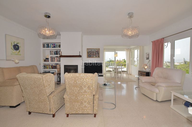 Foto dd7bc2d4-a978-4454-b43a-86bf01b27e96. Casa amb xemeneia piscina a Torremuelle Benalmádena