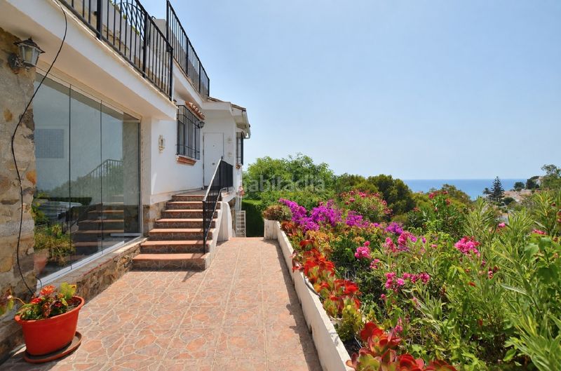 Foto e6e49fae-25bf-48c8-a801-1a7169cf0b31. Casa amb xemeneia piscina a Torremuelle Benalmádena