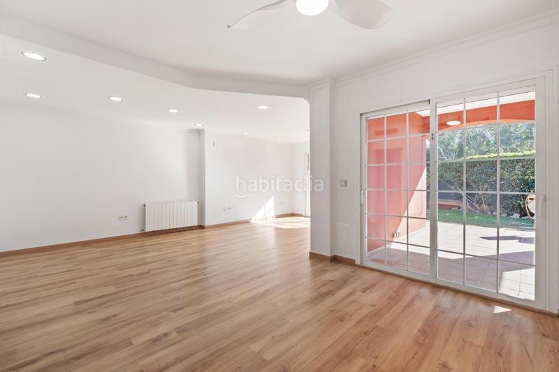 Foto 84d433a6-e832-4fa4-b105-dfce6ee2e508. Maison jumelée avec chauffage parking piscine dans Guadalmar Málaga