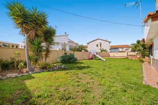 Chalet en Manantiales - Lagar - Cortijo