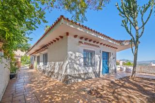 Casa en Centro. Casa independiente con piscina en el centro de alhaurin el grand