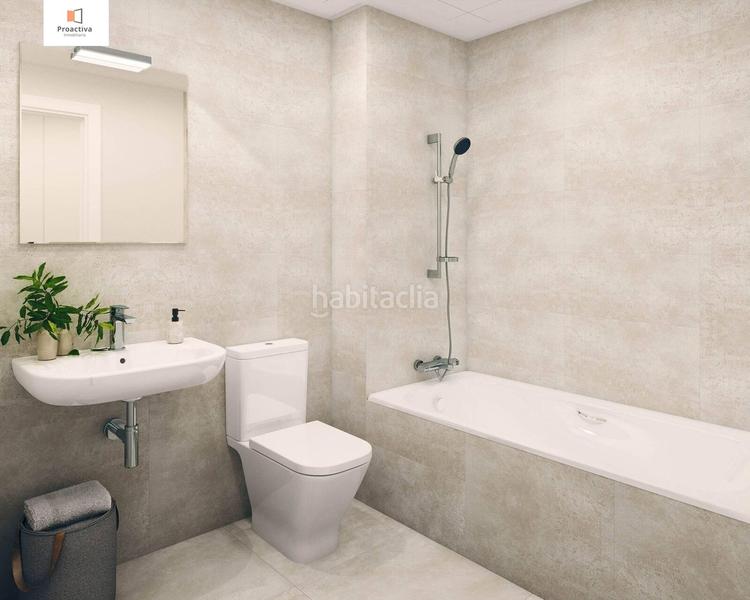 Foto 4bc027da-1a64-411b-a02b-e003e79c75f3. Planta baja exclusiva promoción de innovador diseño en el paseo marítimo de Los Álamos en Torremolinos